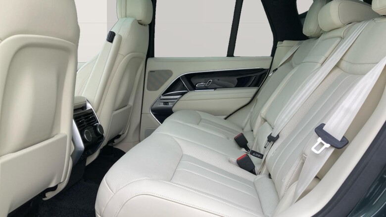 Land Rover Range Rover 3.0 D300 SE 4dr Auto Diesel Estate